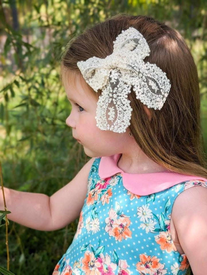 Short Tail Vintage Lace Bow