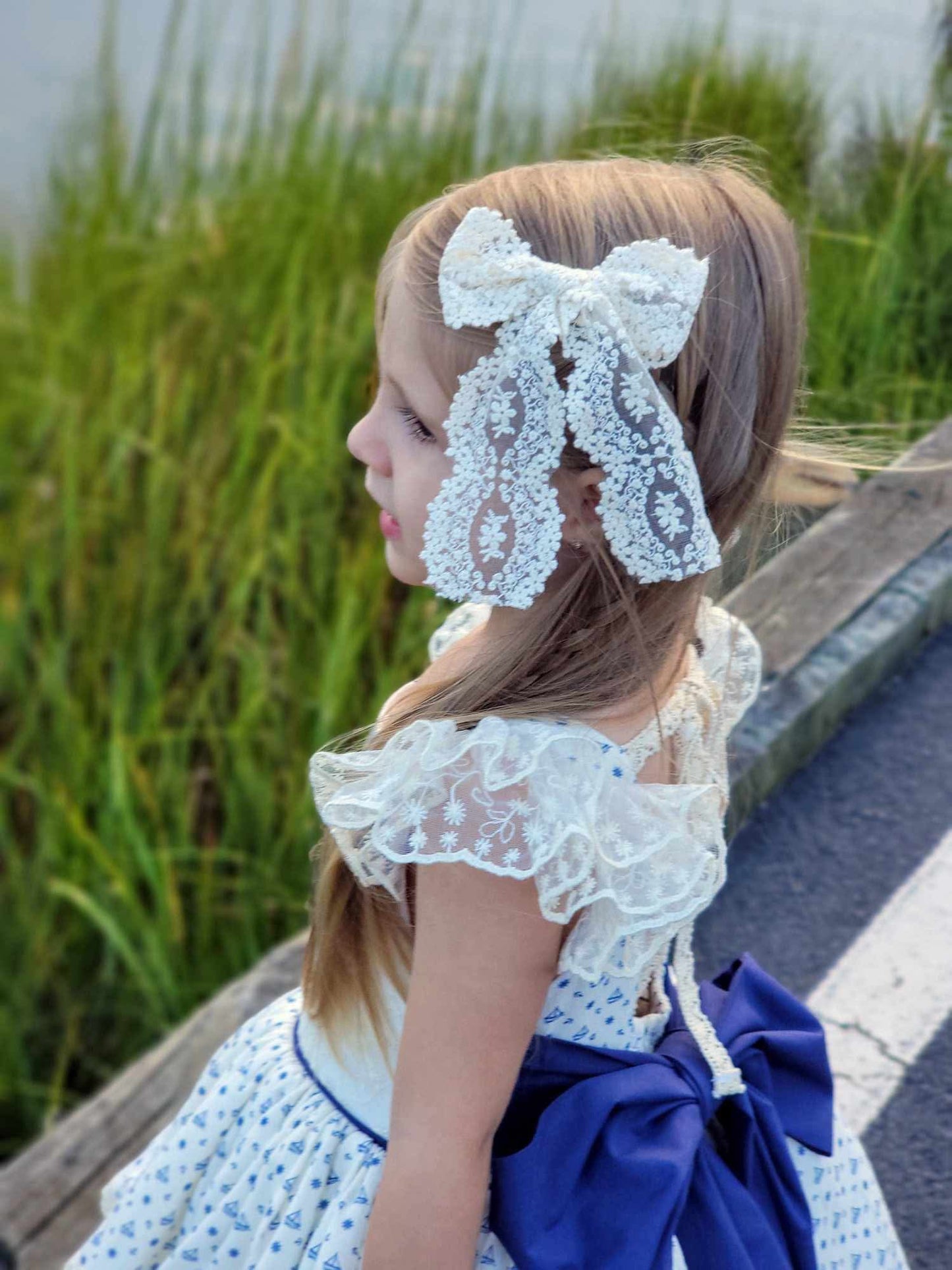 Long Tail Vintage Lace Bow